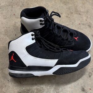 Nike Air Jordan Kids Max Aura AQ9214 101 Size 6.5Y